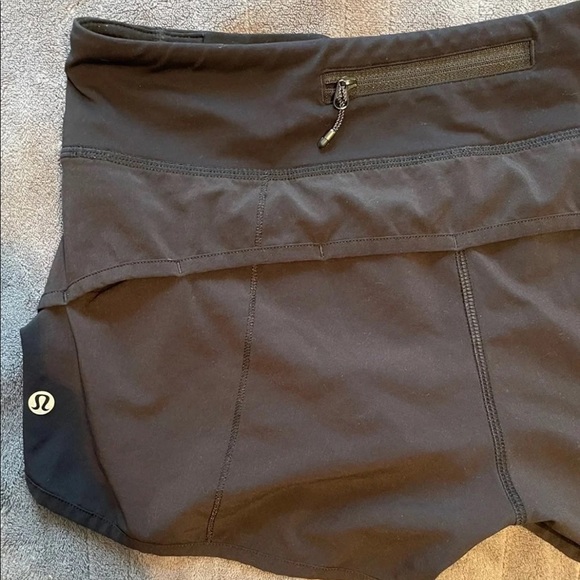 Lululemon shorts size 6 - Picture 3 of 4